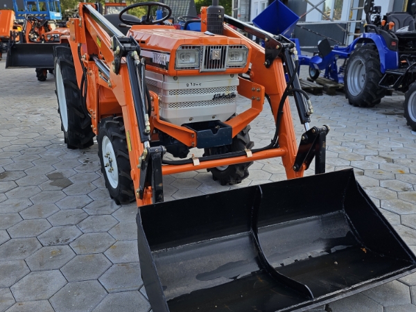 Kubota-B1702-Kleintraktor Kleintraktor, Kompakttraktor, Kubota B1702 mit Frontlader